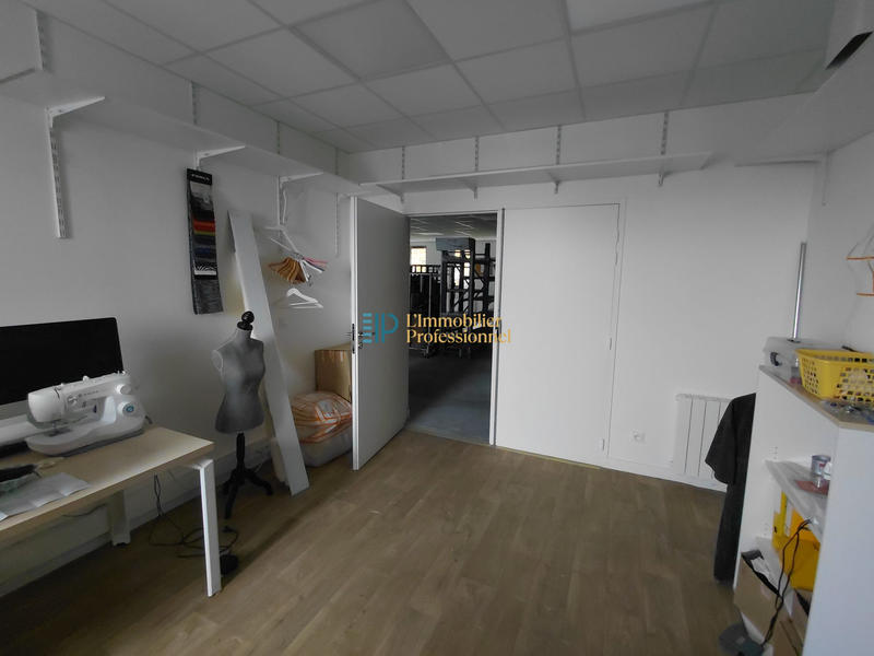 Local d'activités - 833 m²