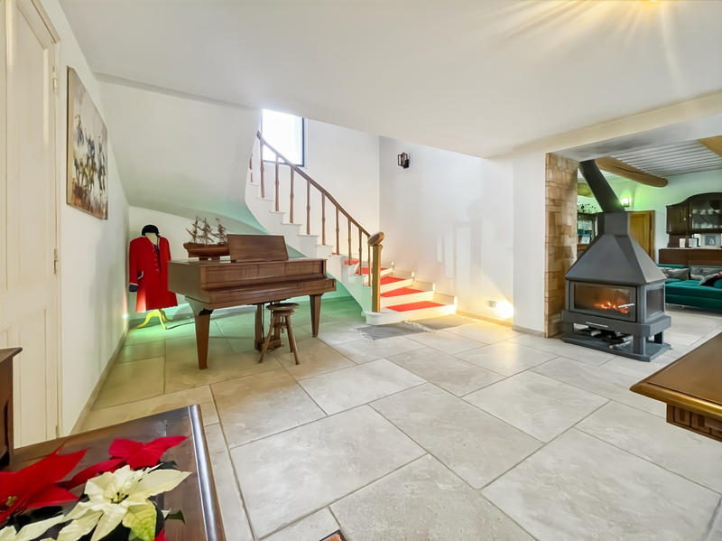 Propriété - 260 m² - 9 pièces