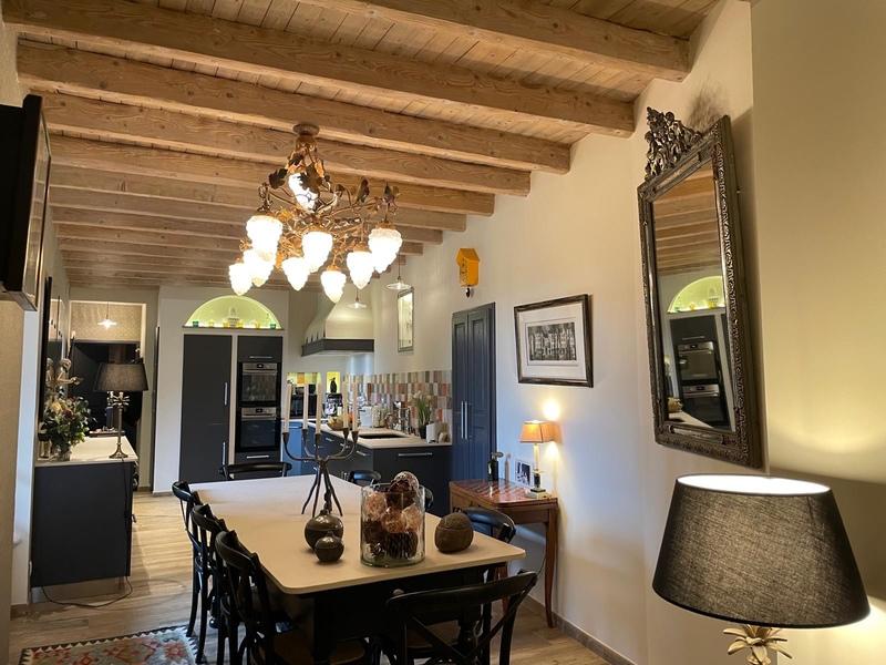 Maison - 201 m² - 8 pièces