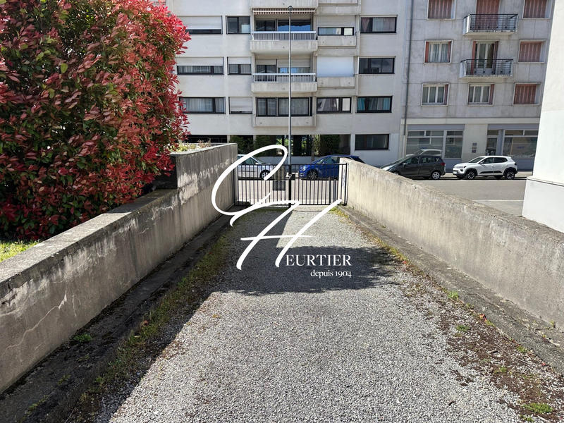 Parking / Garage - 12 m²