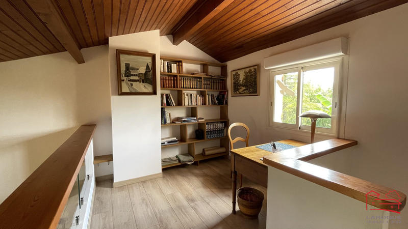 Maison - 220 m² - 6 pièces