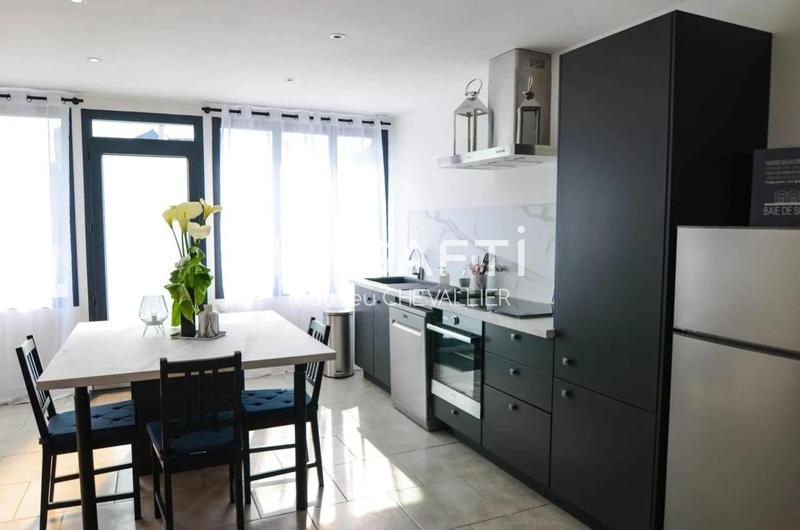 Maison - 254 m² - 11 pièces