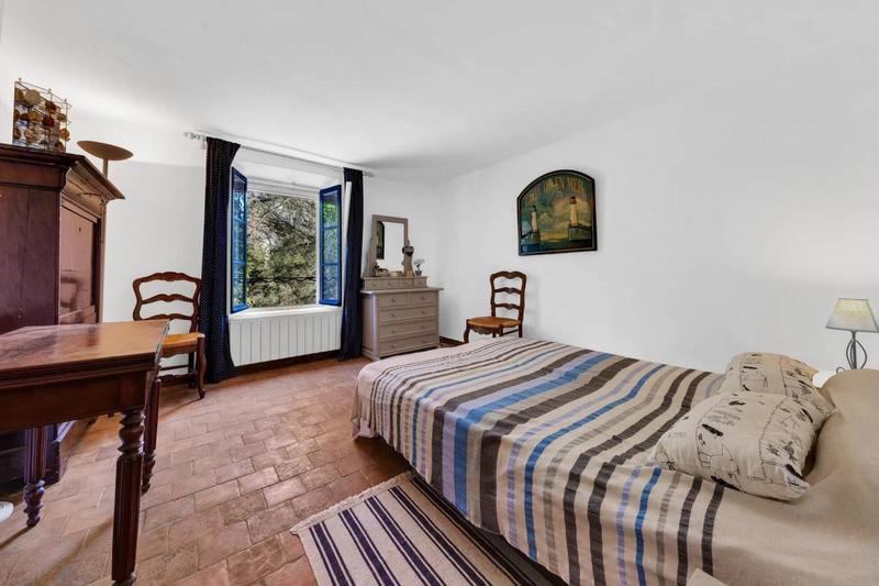 Maison - 342 m² - 9 pièces