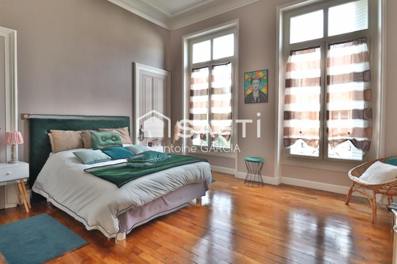 Maison de maîtres - 600 m² - 12 pièces