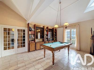 Maison - 210 m² - 6 pièces