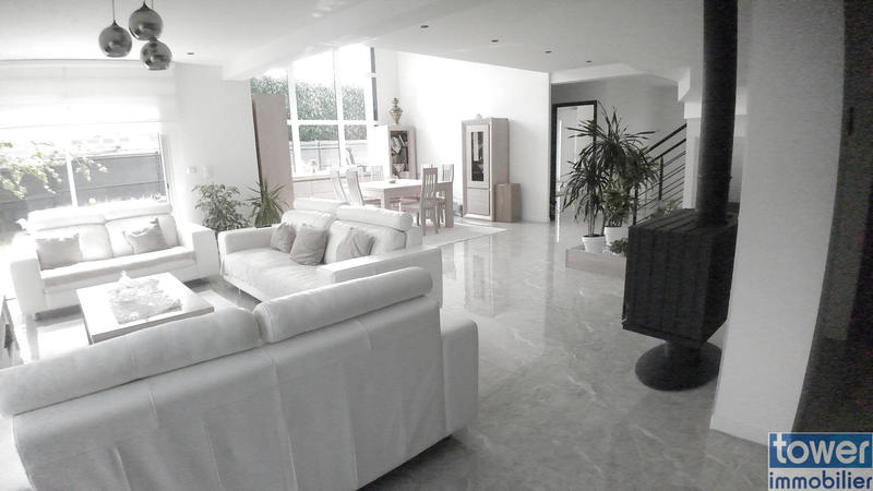 Maison - 203 m² - 7 pièces