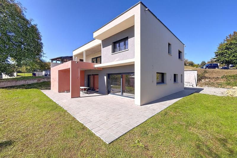 Maison - 220 m² - 8 pièces