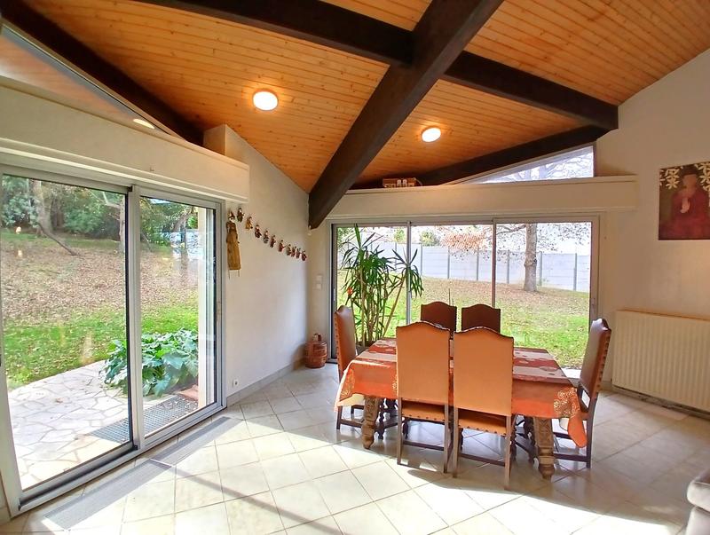 Maison - 384 m² - 11 pièces