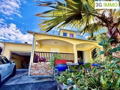 Maison - 90 m² - 8 pièces