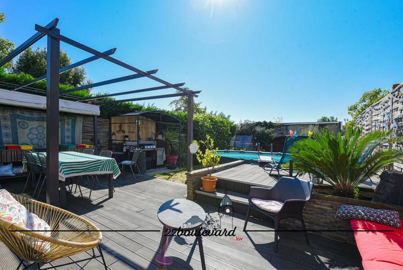 Maison - 230 m² - 8 pièces