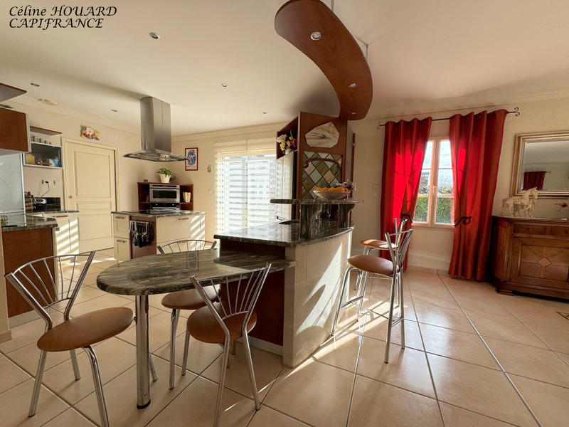 Maison - 270 m² - 9 pièces