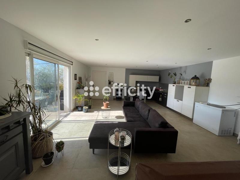 Maison - 240 m² - 11 pièces