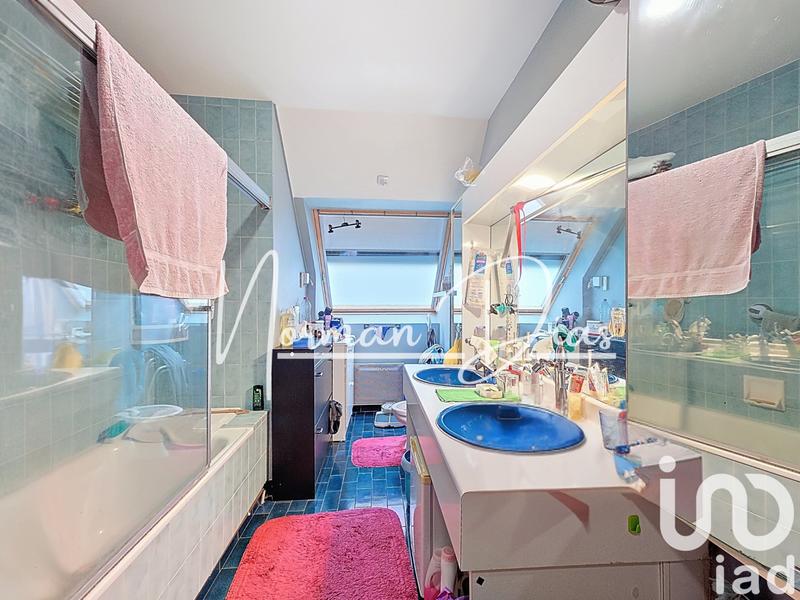 Maison - 238 m² - 9 pièces