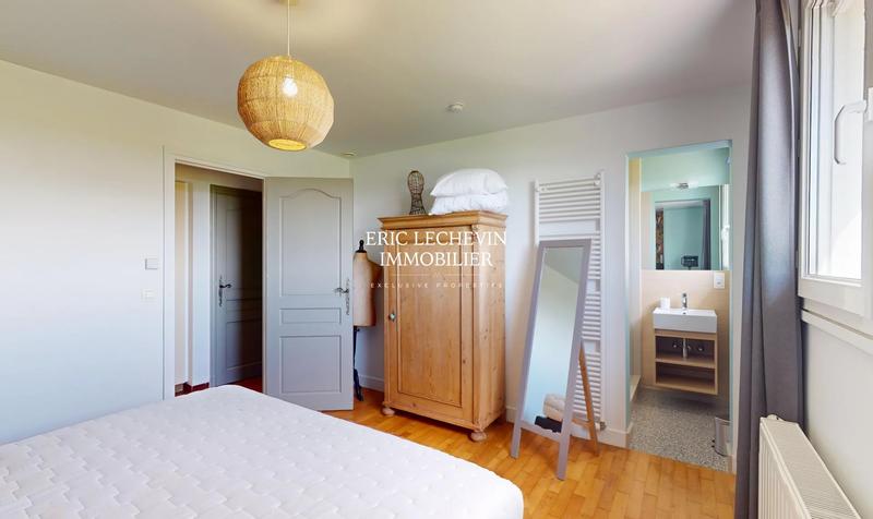 Maison - 270 m² - 8 pièces