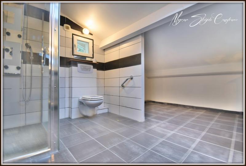 Maison - 218 m² - 8 pièces