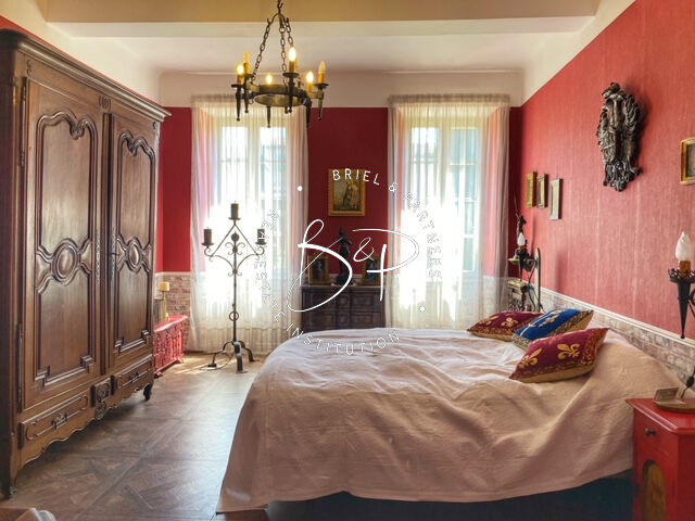 Maison - 315 m² - 13 pièces