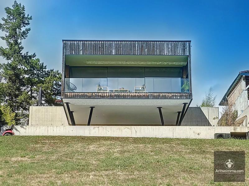 Maison - 260 m² - 6 pièces