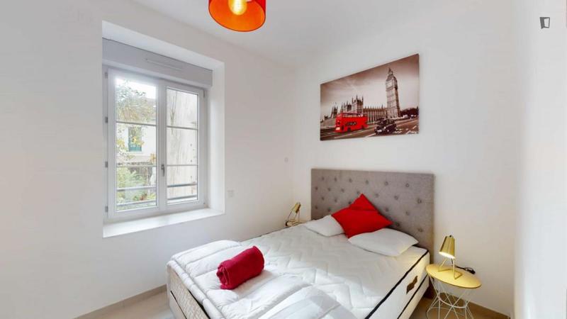 Chambre - 11 m² - 13 pièces