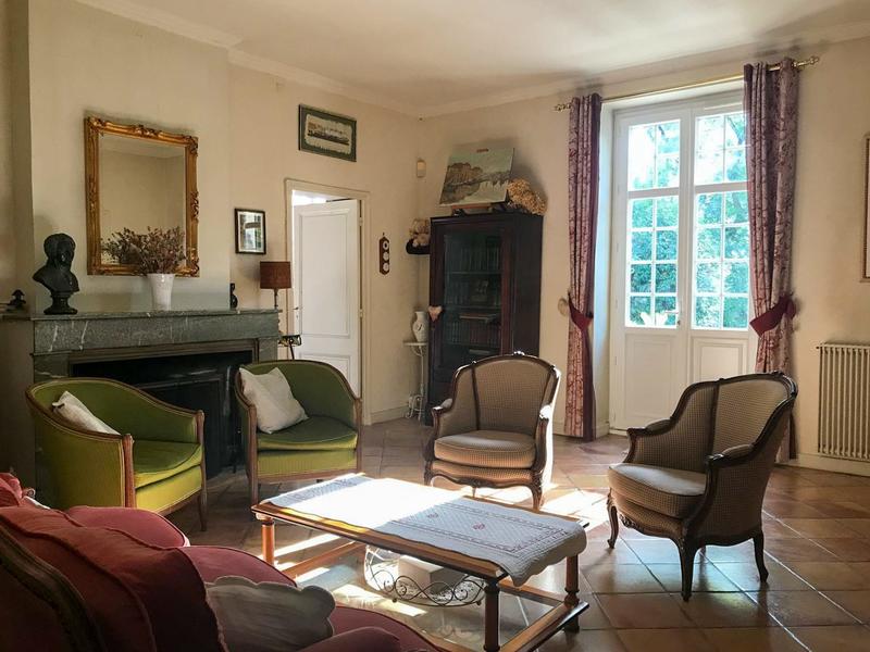 Maison - 225 m² - 9 pièces