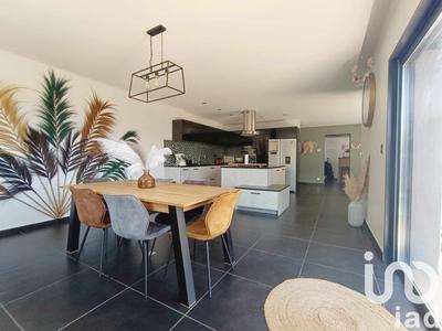 Maison - 230 m² - 7 pièces