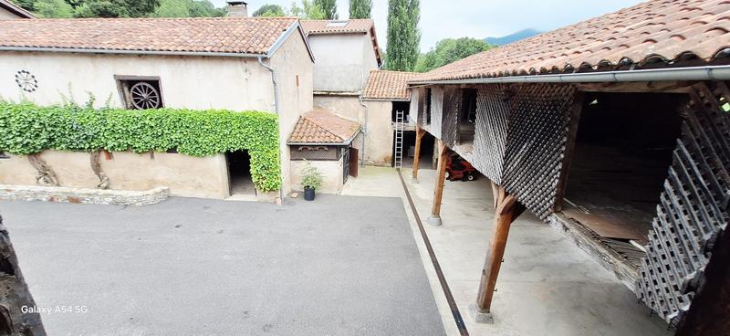 Maison - 300 m² - 11 pièces