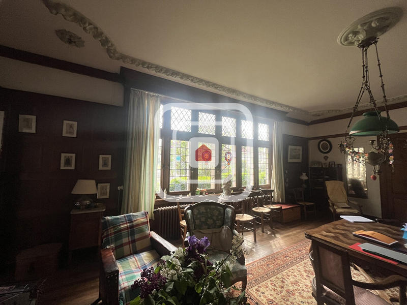 Maison - 405 m² - 10 pièces