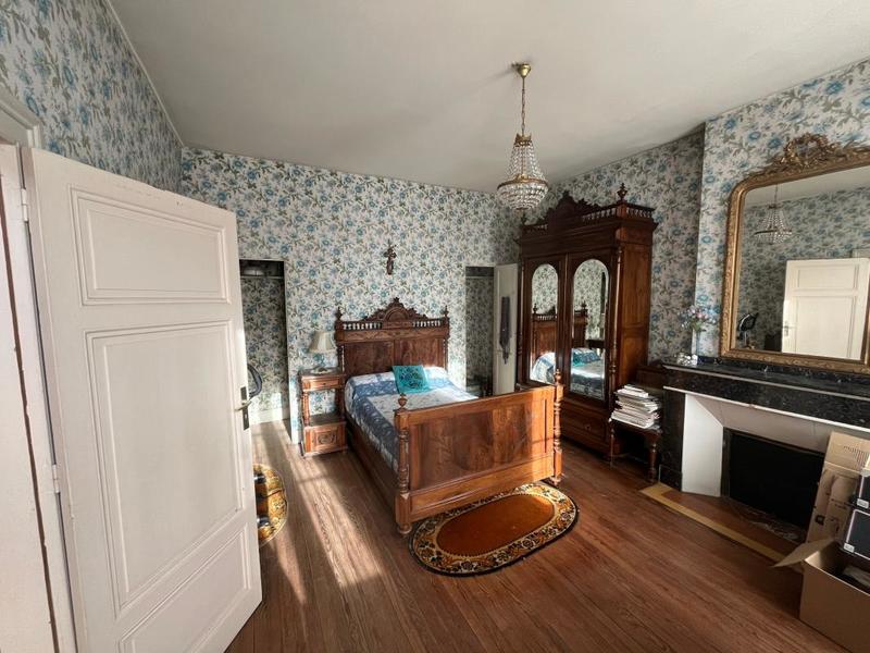 Maison - 220 m² - 7 pièces