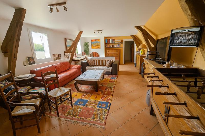 Maison - 220 m² - 9 pièces