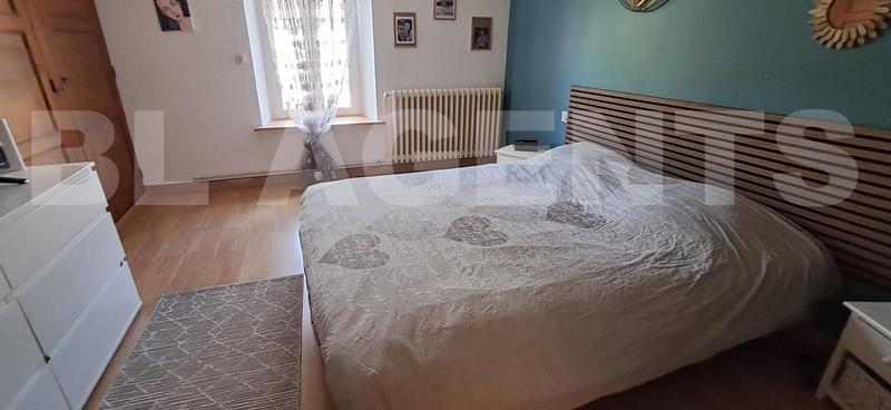 Maison - 256 m² - 12 pièces