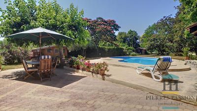 Maison - 275 m² - 9 pièces