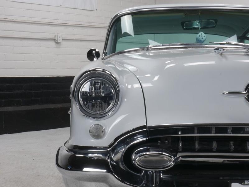 Oldsmobile Holiday Sedan Super 88