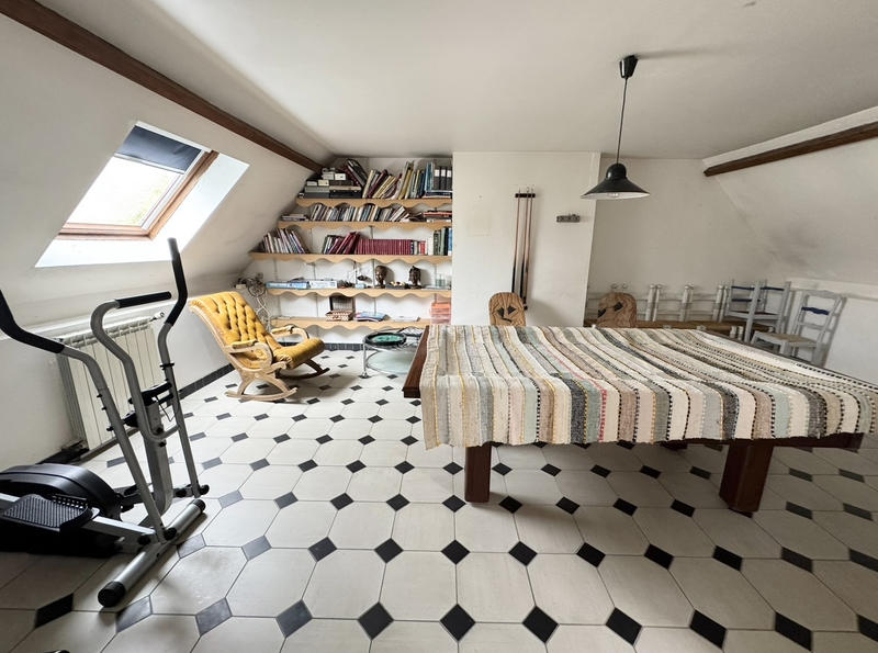 Maison - 244 m² - 8 pièces