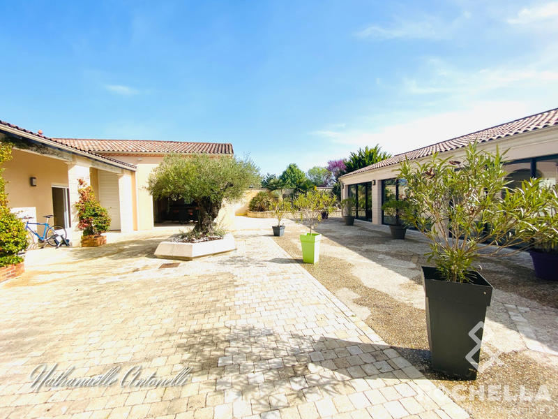 Maison - 311 m² - 7 pièces