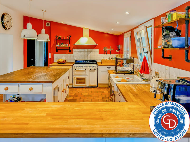 Maison - 207 m² - 8 pièces