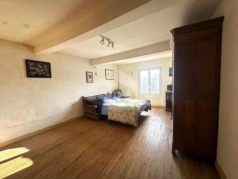 Maison - 226 m² - 12 pièces