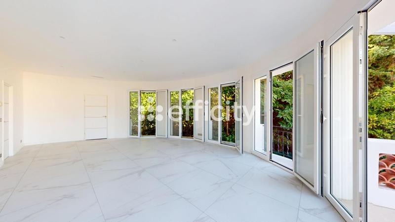 Maison - 260 m² - 7 pièces