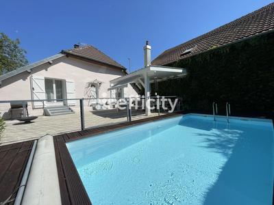 Maison - 200 m² - 7 pièces