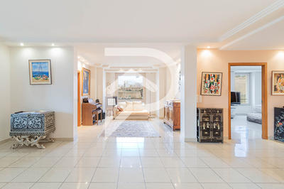 Appartement - 210 m² - 5 pièces
