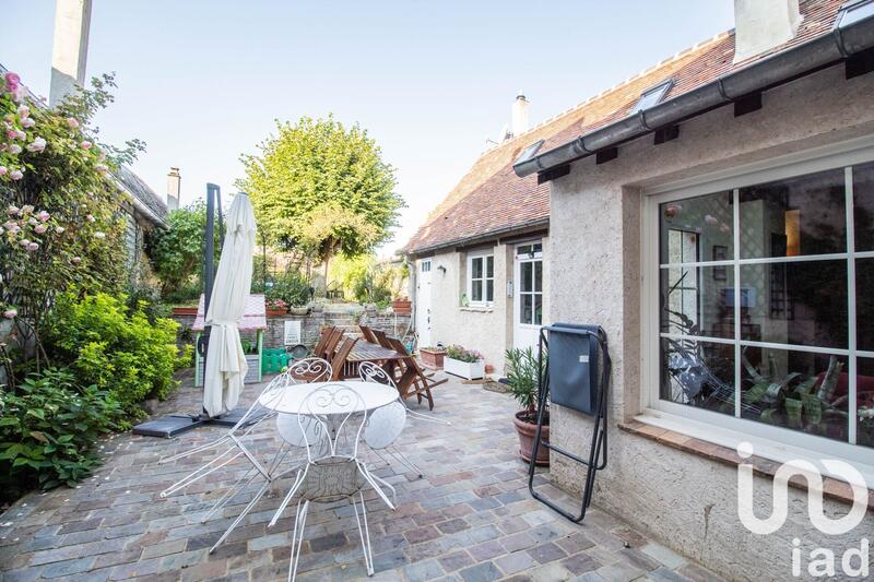 Maison - 285 m² - 9 pièces