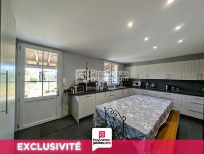 Maison - 222 m² - 9 pièces