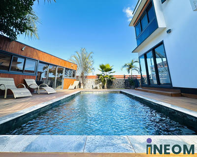 Villa - 250 m² - 8 pièces