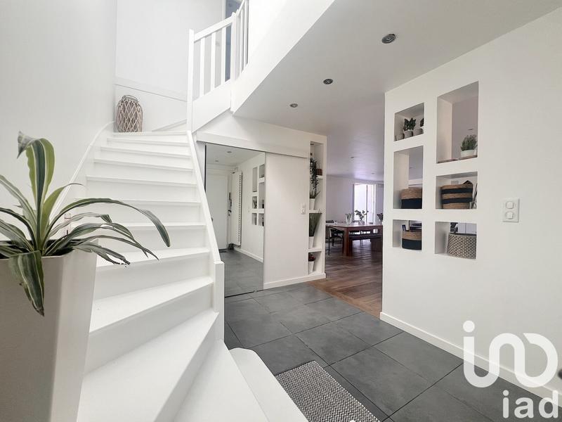 Maison - 214 m² - 8 pièces