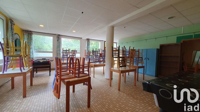 Maison - 1 350 m² - 38 pièces