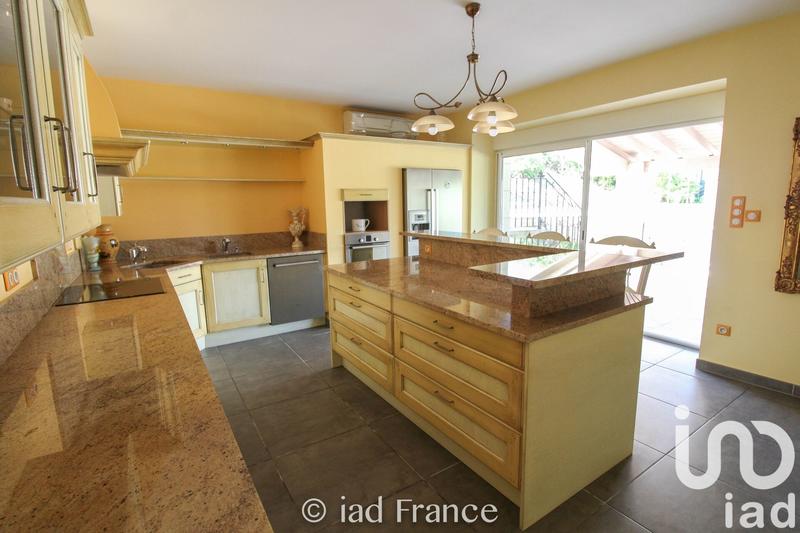 Maison - 230 m² - 9 pièces