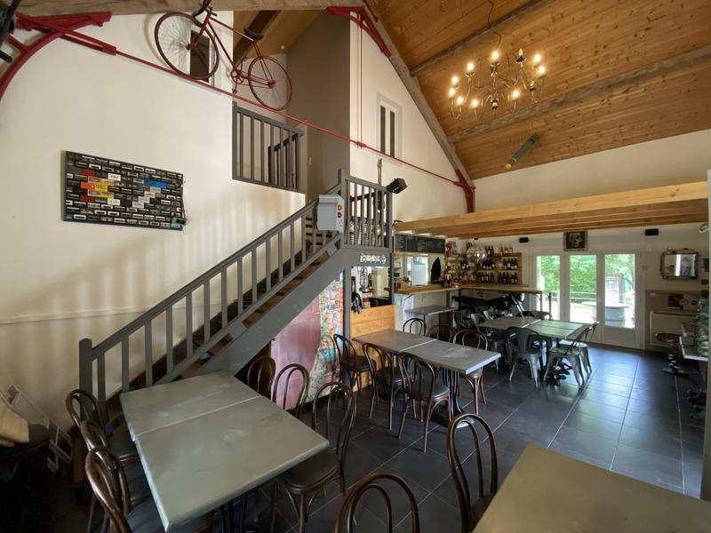 Maison - 370 m² - 12 pièces