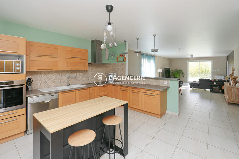 Maison traditionnelle - 217 m² - 6 pièces