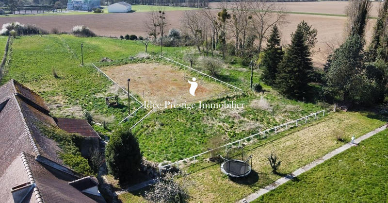 Maison - 241 m² - 8 pièces