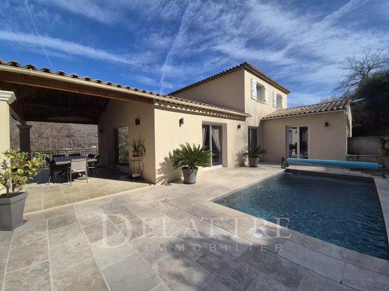 Maison - 180 m² - 8 pièces