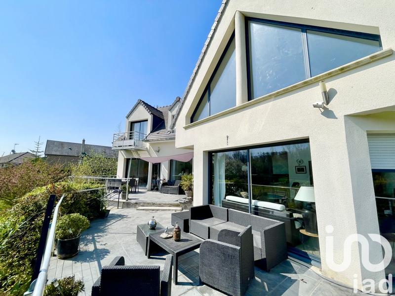 Maison - 212 m² - 7 pièces