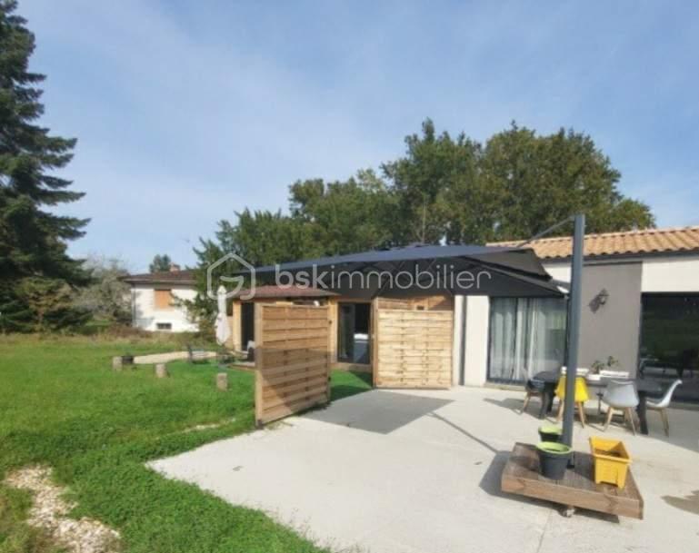 Maison - 93 m² - 4 pièces